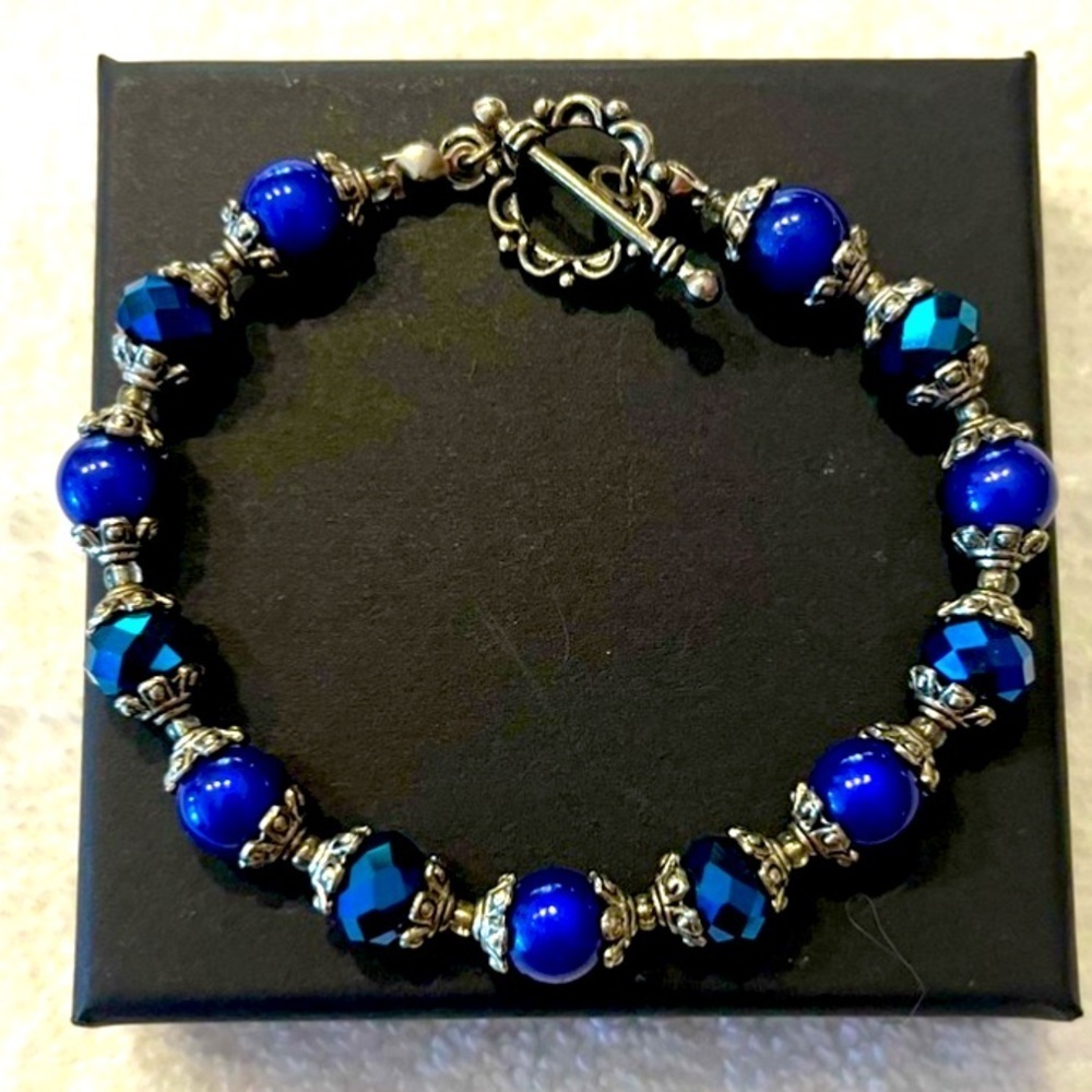 Blue stone beaded bracelet & Toggle clasp. 
Vibrant. Casual. Fun. Great gift!